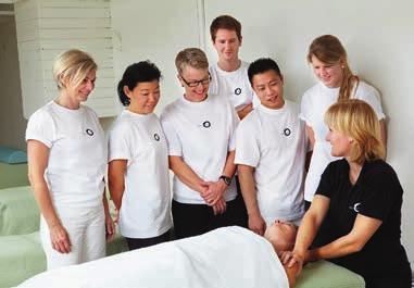 Yrkesutbildningar Steg 3 = Medicinsk Massageterapeut Steg = Massageterapeut Steg = Friskvårdsmassör Vi har på Axelsons anordnat kurser och utbildningar i svensk klassisk massage sedan 96.