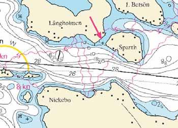 Nr 122 8 * 3476 Sjökort/Chart: 6142 Sverige. Norra Östersjön. Stockholms skärgård. Lindalssundet. V om Sparrholmen. Undervattenssten. En undervattenssten finns på positionen, i sundet V om Sparrholm.