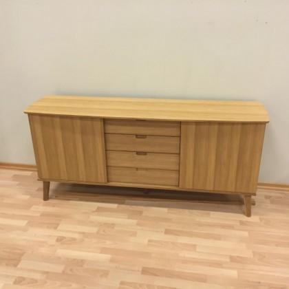 00 kr exkl moms Sideboard i Massiv ek med Dansk Design 0657-034