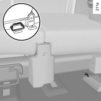 FLYTTBART BAKSÄTE (3/3) 2 6 7 8 9 Hopfällning av sätet Triptic-baksäte Det ska vara inställt i 3-platsläge (se nästa sida). Hela baksätet flyttbart.