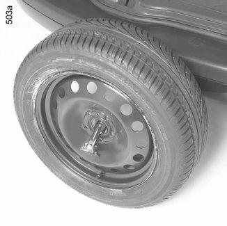 PUNKTERING, RESERVHJUL (2/2) Råd Kontrollera däcktrycket i reservhjulet regelbundet. ANM.: Aluminiumfälgarnas hjulskruvar ska användas på ett reservhjul med aluminiumfälg.