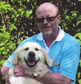 känna dofter. Tillsammans med sin ledsagarhund Kevin visar han och berättar om sin forskning på området.