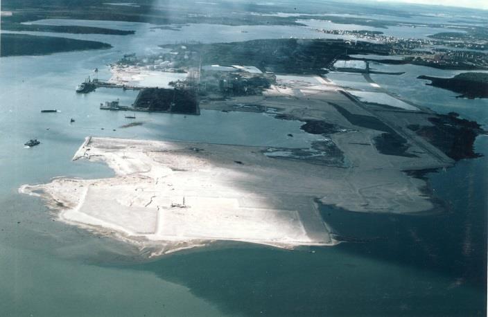 samt en komplettering Tyréns 2011 PM Förorenade sediment Uddebohamnen. Resultaten från undersökningen visade på förhöjda halter av framförallt PAH, PCB och TBT.