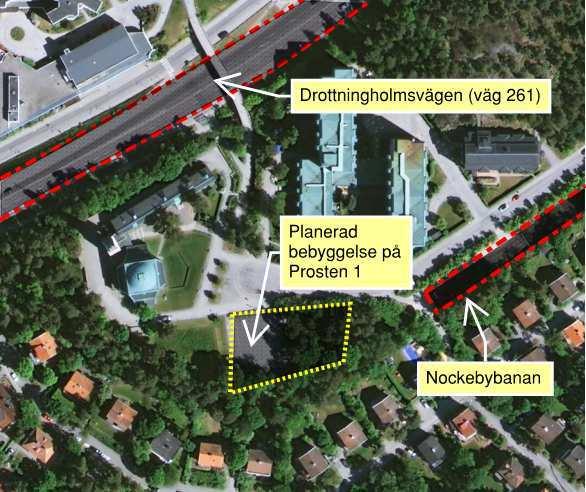 Figur 2. Planområdet för Prosten 1 och Nockebyhov 1:1 i anslutning till Drottningholmsvägen och Nockebybanan. 2.2 Rådande detaljplan I gällande detaljplan är Prosten 1 avsedd som kvartersmark för kyrkligt ändamål samt Nockebyhov 1:1 som allmän plats (park).