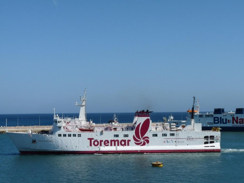 Toscana Regionale Maritime eller TOREMAR har också många färjor som trafikerar
