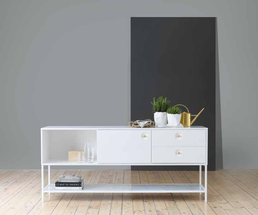 VITI SIDEBOARD 180 CM VIT/VIT/MARMOR/MÄSSING VITI DESIGN STINA SANDWALL Stina Sandwalls tanke med förvaringen var att skapa ett klassiskt skåp med fina detaljer.