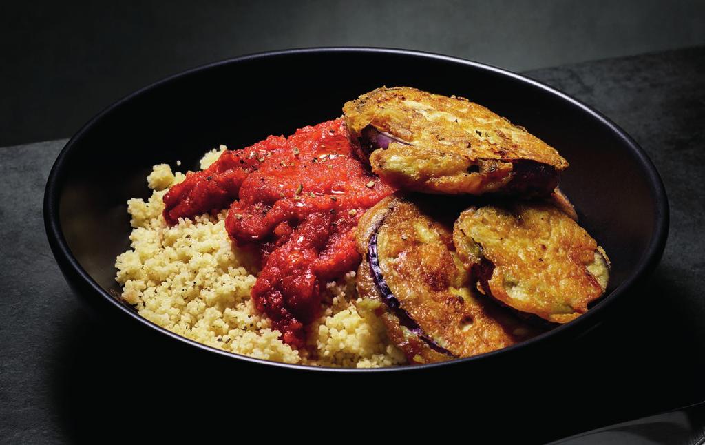 RECEPT 3 35 min 303 kcal/port Fett 15g Kolhydrater 18g Protein 22g Auberginepiccata med tomatsås och couscous Vegetarisk piccata på aubergine och parmesanost.