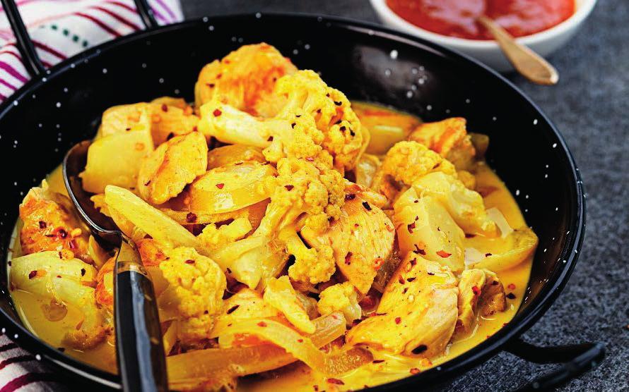 RECEPT 3 40 min 420 kcal/port Fett 47% Kolhydrater 18% Protein 35% Kyckling i krämig currysås Smakrik curryrätt med råris och kyckling.