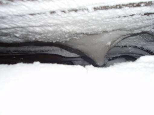 45 Väder: Uppehåll, ca -4 Öppna boggier mindre snö än tidigare Viss påbyggnad av is på undersida korg ovan hjul, bromssprut (foto 8) Första boggi