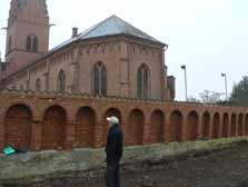 Historik/beskrivning Källstorps kyrka uppfördes 1858-60 i nygotisk stil efter ritningar av C G Brunius, varvid den medeltida kyrkan revs.