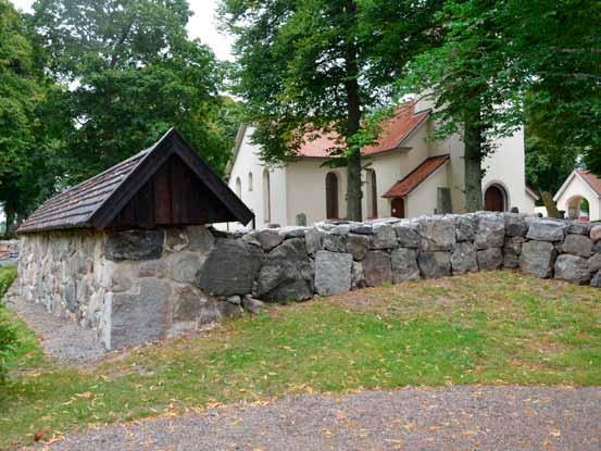 17 Den anslutande kallmuren i väster sedd från väster