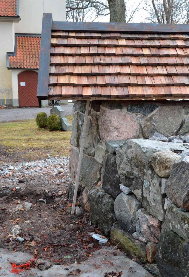19 Bruksmurens östra kortsida anpassades efter nordöstra kallmuren, vilket gjorde att