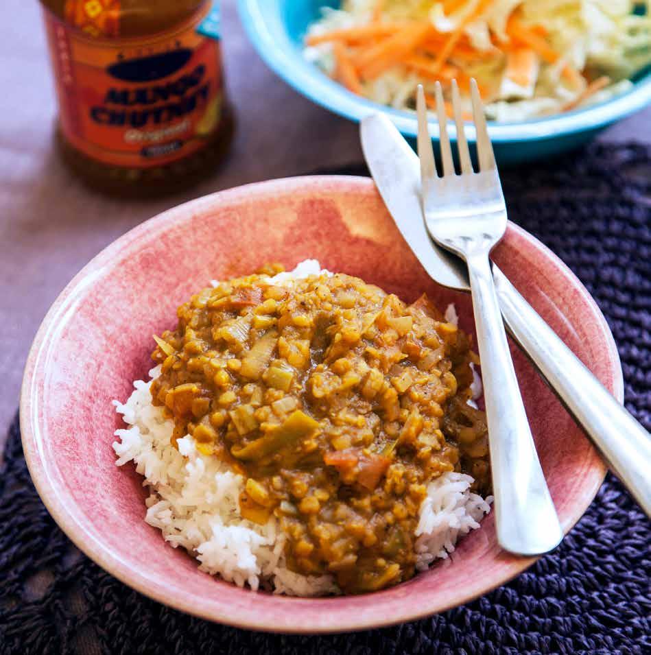 INDISK DAAL Ca 40 min Daal 1 rödlök ½ msk ingefära vitlöksklyftor 1 tsk garam masala* 1 tsk spiskummin* ½ tsk torkad gurkmeja* 1 tsk chilipulver* 1 tsk kanel* 3 msk rapsolja* 1 msk smör* msk