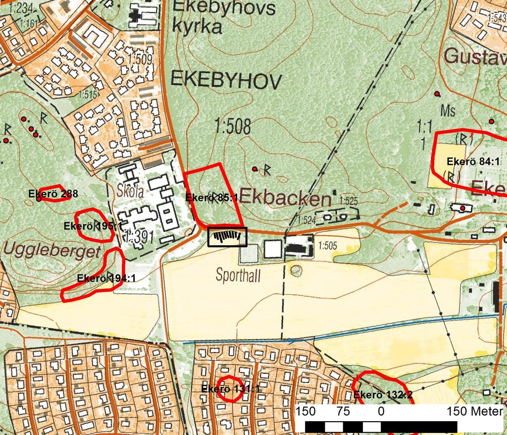 Gällsta gamla bytomt (RAÄ Ekerö 85:1, se fig. 3). Syftet med undersökningen var att avgränsa fornlämningen söderut för att se om den skulle beröras av den planerade exploateringen.