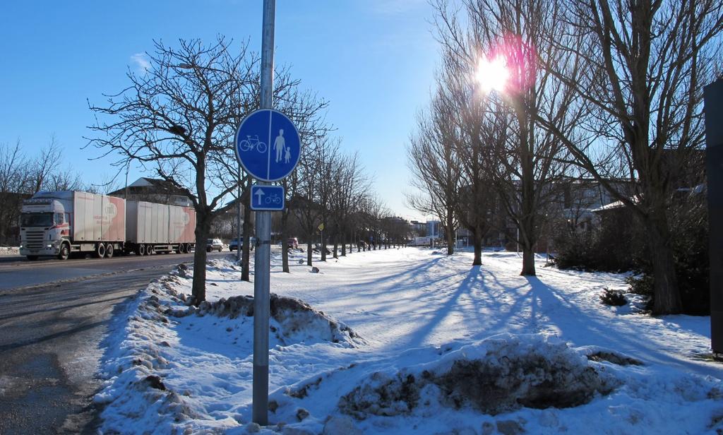 Gatan har dock under de senaste åren utvecklats till att bli en stadsgata med ett körfält i vardera riktning istället för två som det tidigare var.