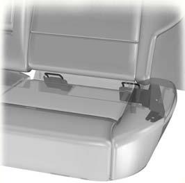 Barnsäkerhet E87145 2. Tryck bilbarnstolens ryggstöd bakåt för att låsa fast i de nedre ISOFIX-fästpunkterna. 3.