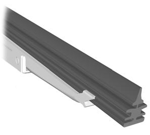 Torkare och spolare KONTROLL AV TORKARBLAD Serviceläge E75184 E66644 Dra ett finger längs efter bladets kant och kontrollera om det finns skador.