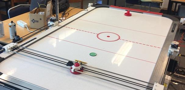 1.1 Syfte Syftet med det här projektet är att undersöka om en robot kan ersätta en mänsklig air-hockeyspelare genom att applicera maskininlärning.