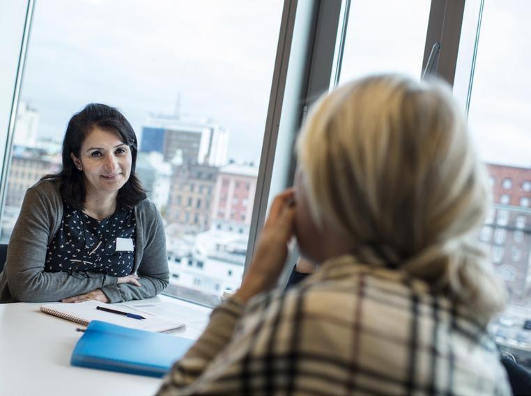 Tillsammans med våra uppdragsgivare utgår vi från specifika behov och skräddarsyr utbildningar, seminarier och poäng givande kurser.