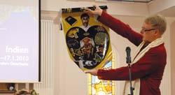 Nu kommer en ung teologie studerande att sköta pastorsansvaret (se bild och bildtext längst nere), men på sikt hoppas man att en ung man i församlingen ska börja studera och