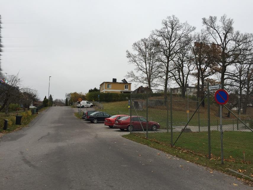 sidor men cykeltrafik bedöms vistas i blandtrafik. Två närliggande övergångsställen finns.