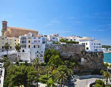 Dag 9 10 maj Mahon, Menorca, Spanien Menorcas huvudort Mahons livliga gator ligger uppflugna högt upp på en klippa och här tar kaféer och uteserveringar upp nästan alla lediga utrymmen.