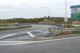 Bro över allmän väg (östra bron) vid TRP Landvetter 14-979-1 10 x 48 Åtgärd på kort sikt. Viltstängsel ansluts till bron för att leda djuren till bron.