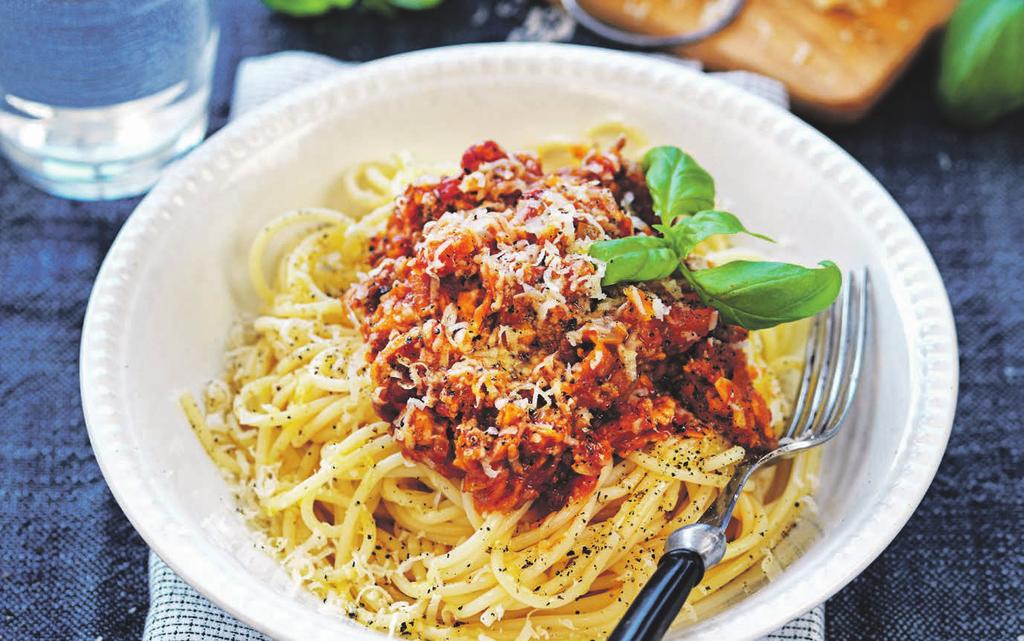 RECEPT 4 25 min 585 kcal/port Fett 11g Kolhydrater 96g Protein 26g Linsbolognese Vegetarisk bolognese med linser och tomater.