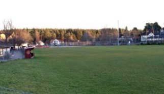 Friyta Skolgårdens yta motsvarar cirka 20 kvm utemiljö per skolelev, utöver detta finns en fotbollsplan i direkt anslutning till skolgården.