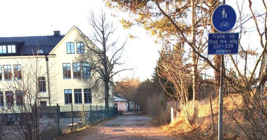 Gång- och cykelvägar Gång- och cykelvägar finns intill Dag Hammarskjölds väg och knyter samman området med centrala Uppsala.