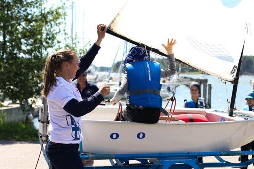 Det var populärt att pröva på båtsport och deltagarna erbjöds upplevelser till sjöss både i ett regnigt Helsingfors och i solen vid Erstan i Åbo.