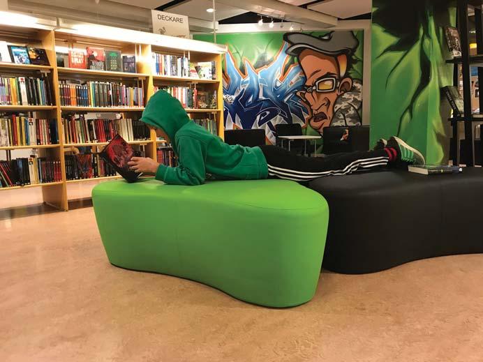 Kan man via huvudingången komma in med rullstol i lokalen?