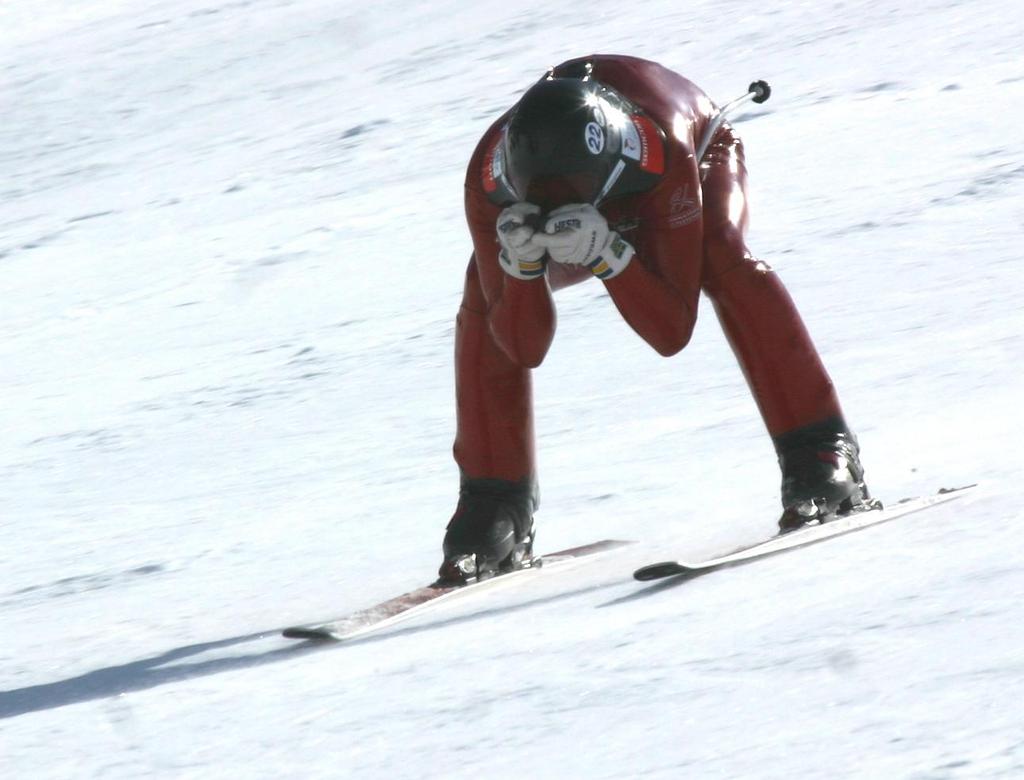 Speedski Teori Klasser I speedski finns två klasser Special och standard. Standardklassen är en inkörsport till speedski och ett bra alternativ till traditionell fartåkning för alpina åkare.