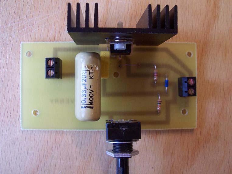 1.8 Löd triac T 1212 ben vid varje lödpunkt på kortets undersida (man får böja det mittersta