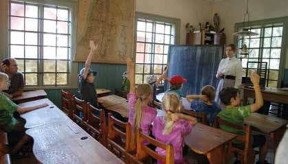 Lena. Det var elever från skolan som åkte med och berättade för