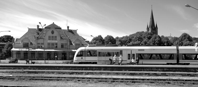 Kinnekulletåget och kyrkan i Mariestad.