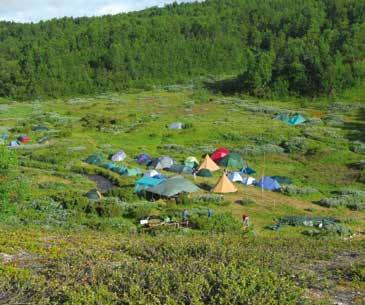 Men för att kunna hålla dem med foder under vintern behövde gårdsfolket bege sig ut i fjällandskapet och slå hö under sommarsäsongen.