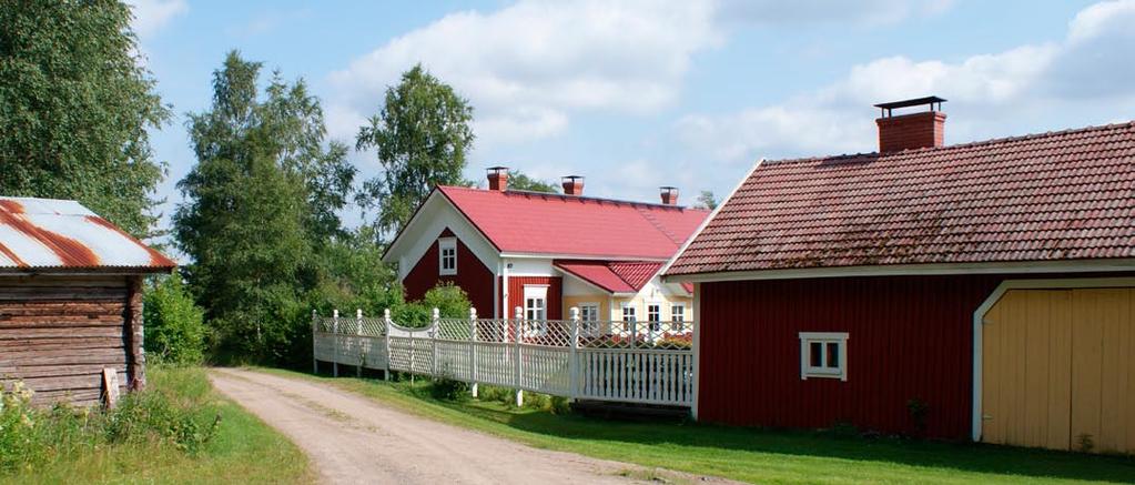 Utfolkin tilan eri-ikäisiä rakennuksia Uttermossan kylässä 3.