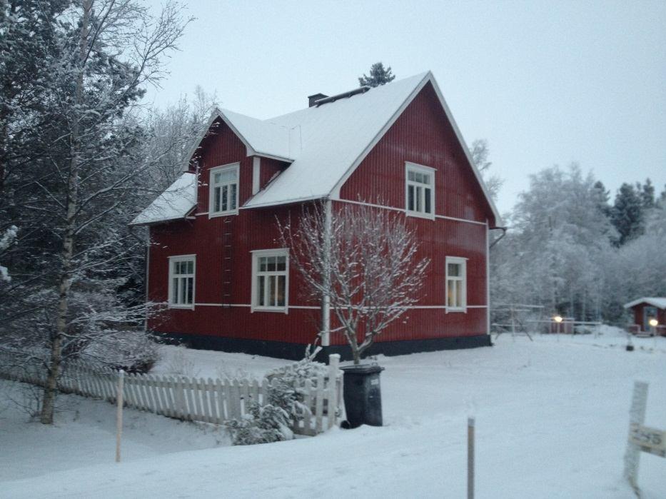 riga larsmobor. Så småningom flyttade även flera familjer till Risöhäll.