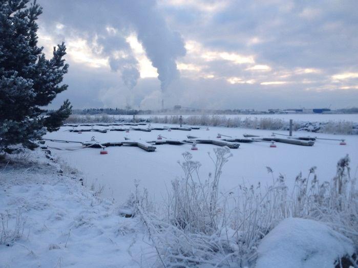 Bild 12. Båthus vid småbåtshamnen 2.1.4 Kommunalteknik Vattenledningsnät finns på största delen av planområdet till befintliga bostadshus.