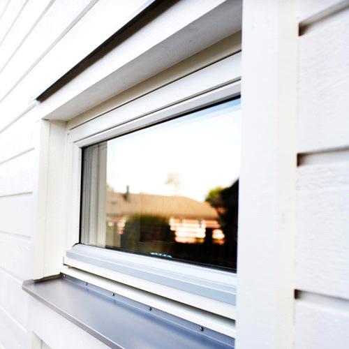 invändigt vitmålat. FÖNSTER Energifönster Trä Vitmålade fönster och fönsterdörrar Elit Original Trä med mycket bra värmeisoleringsvärde 1,0.