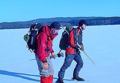 Turrapport 040214: Jolkräktur på Ö Fryken@Vänerskridsko Friluftsfrämjandet Arvika-Sunne Långfärdsskridsko Turrapport: Jolkräktur på Ö Fryken 14/2-04 Turen gick från Bredvikens badplats ned till