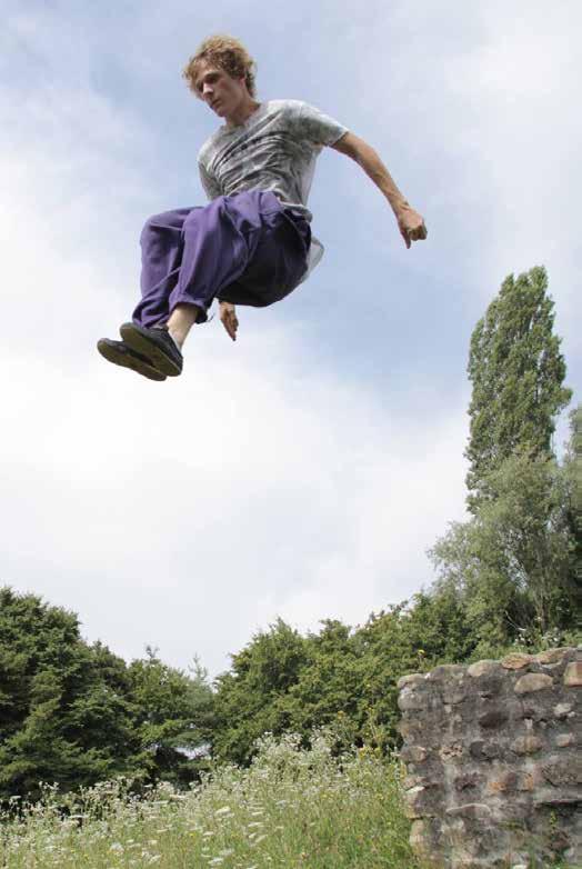 FRILUFTSFRÄMJANDETS NATURPARKOUR BAKGRUND Efterfrågan på anläggningar och samlingsplatser för spontanidrott har växt fram som en löpeld.