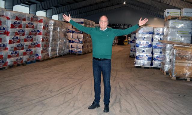 TEMA TORVSTRÖ Rainer Ström bygger Sveriges största torvfabrik i Bredaryd. Lagret rymmer produkter för både djurhållning och växtodling. ge dem bra service och god kvalitet, förklarar Rainer.