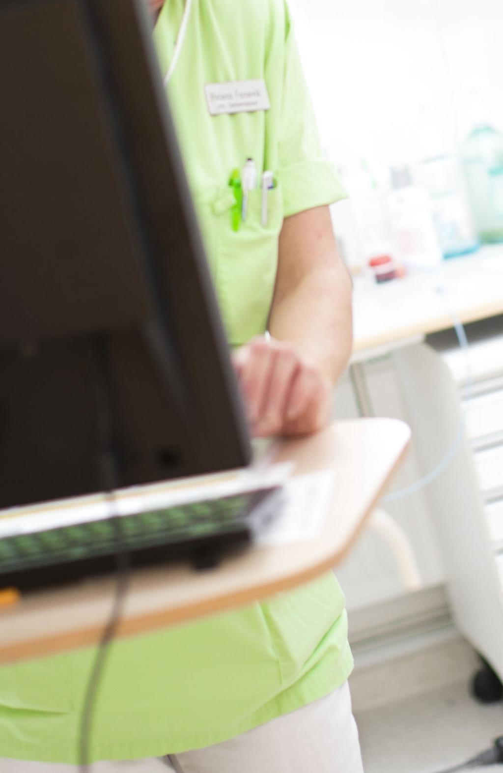 T4 GRUNDKURS TANDSKÖTERSKA TANDHYGIENIST TANDLÄKARE IT-sektionen, Folktandvårdens kansli Tandvårdspersonal Kursen innehåller: Översiktlig genomgång av olika delar i T4, till exempel tidbok, journal