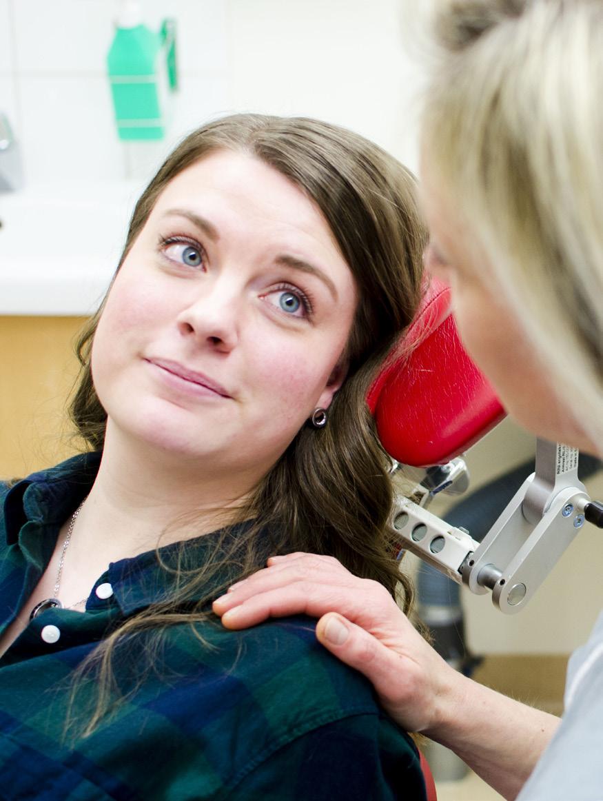 OMHÄNDERTAGANDE AV TANDVÅRDSRÄDDA PATIENTER Sanin Nukovic, övertandläkare käkkirurgiska kliniken, Jönköping Tandläkare, tandhygienister och tandsköterskor (tandvårdsteam) Kursen innehåller: