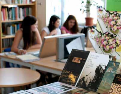 steriksgymnasium.stockholm.se ALLMÄN INFORMATION Historik Nuvarande S:t Eriks gymnasium har sin bakgrund i Industri- och hantverksskolan i Stockholm och invigdes hösten 1937.