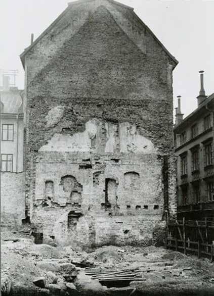Själagården. År 1933 påbörjades rivningen av bebyggelsen på tomten. Det visade sig då att stora delar av Själagården ändå var bevarad.