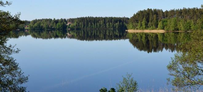 Syntolkning: En vacker bild på sjön Mullsjön.