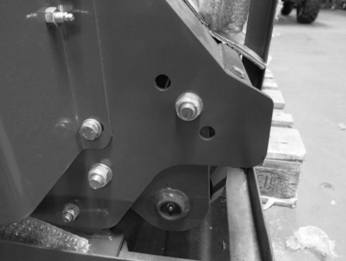 Setting The mowing height depends on the roller s position. There are three possible settings. From the factory, the roller is mounted in the centremost position.